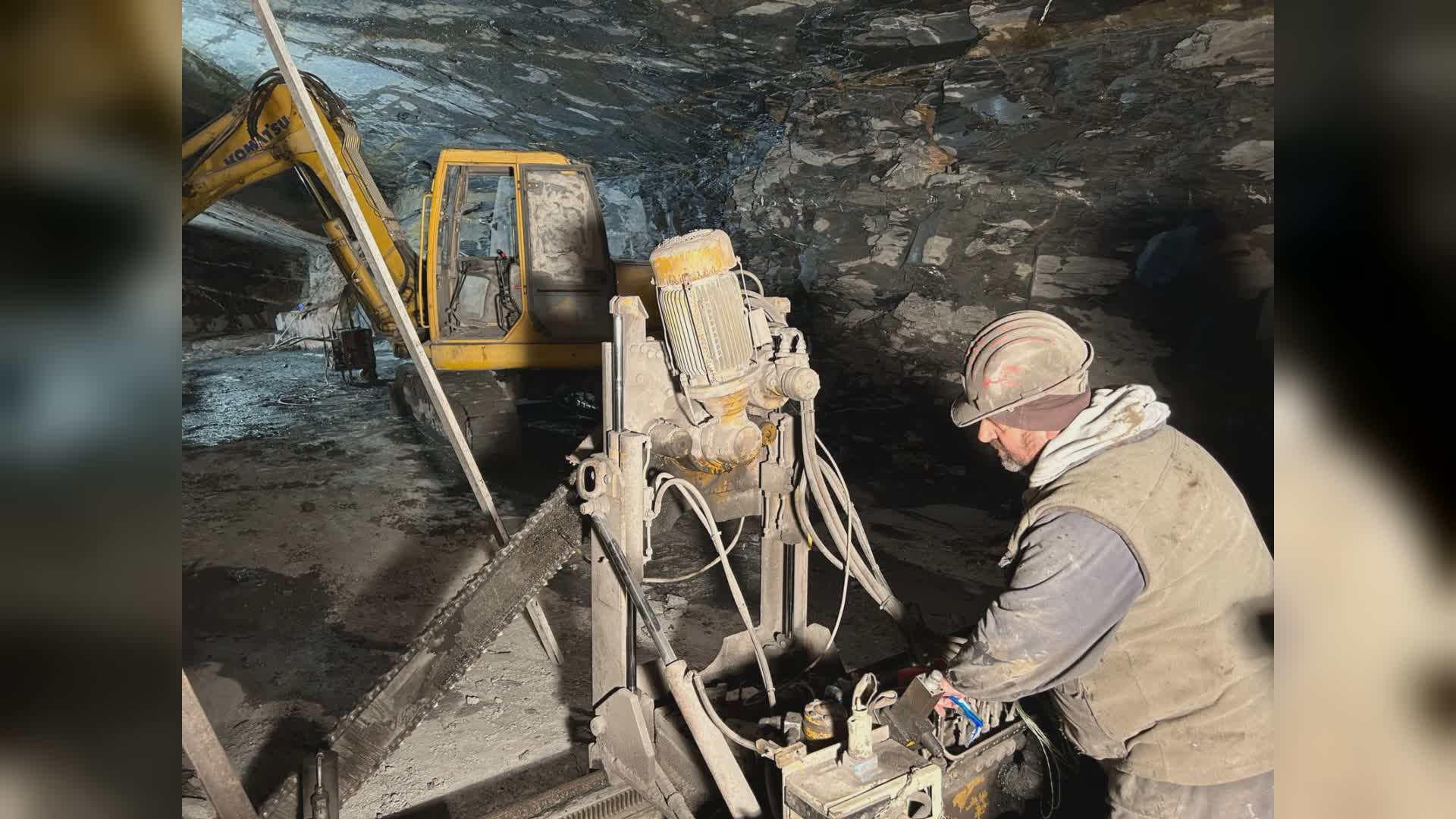 Torna "Scignoria!" con Franco Bampi alla chitarra e il tour nelle cave d’ardesia in dialetto