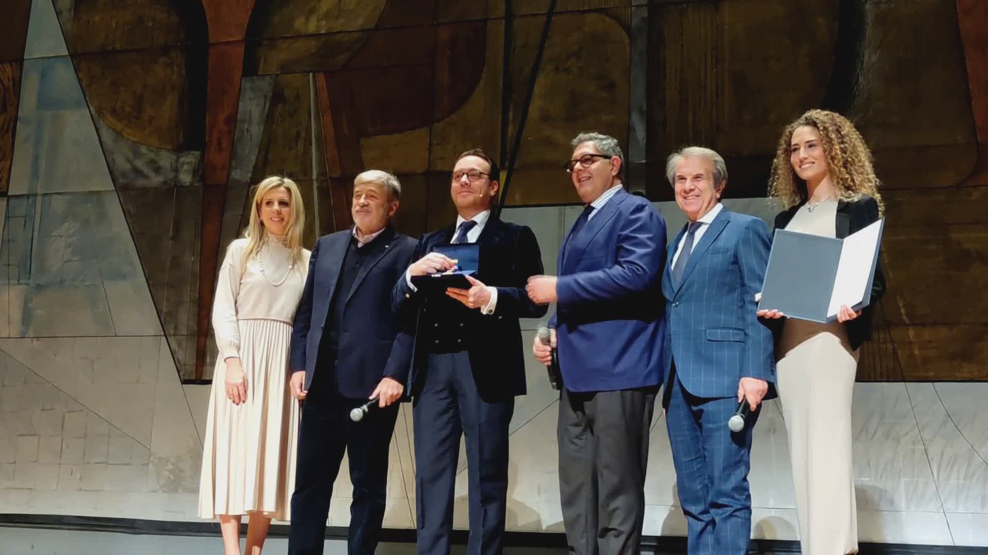 Genova, il tenore Francesco Meli premiato con la Croce di San Giorgio