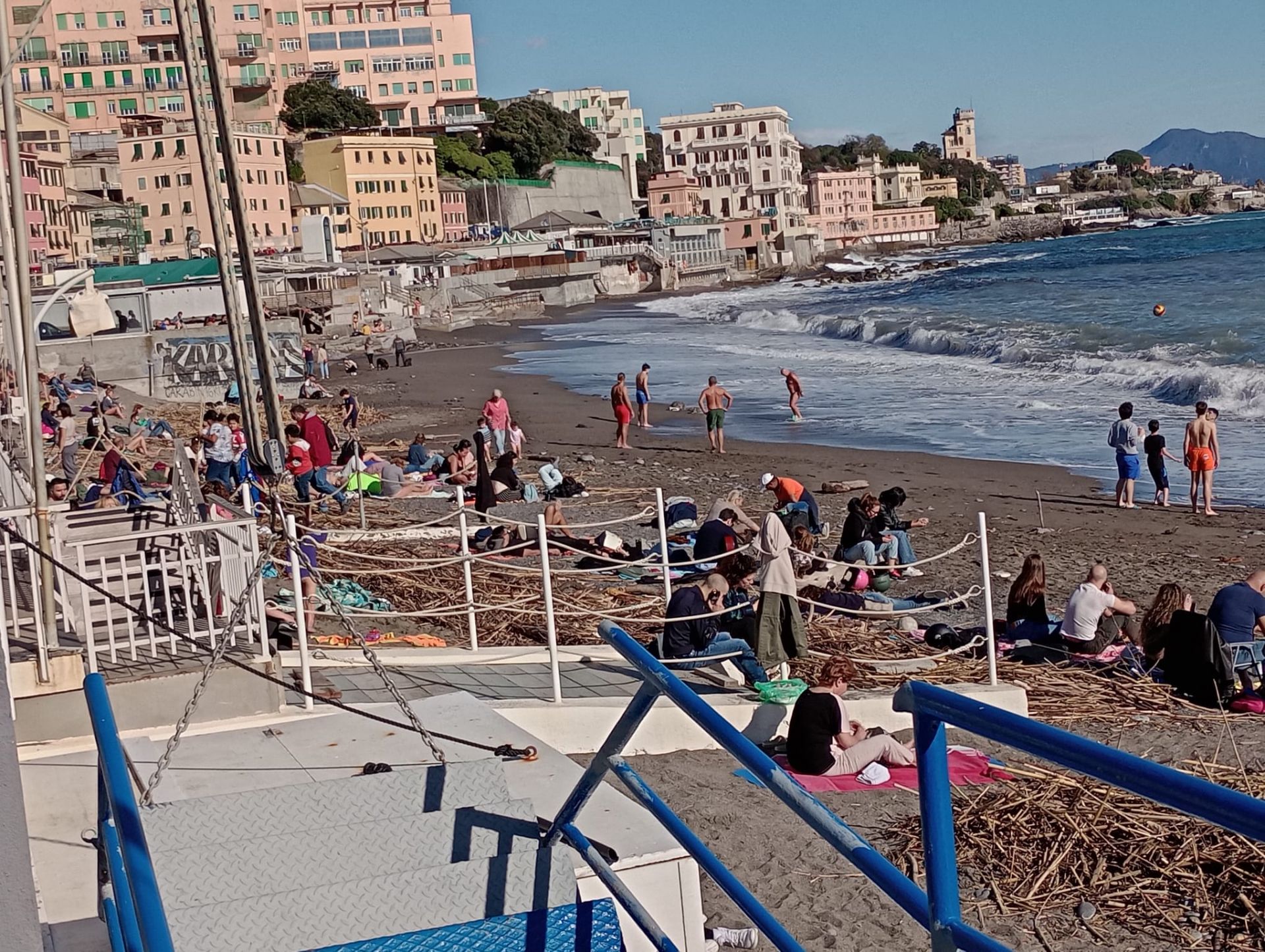Genova, stagione balneare alle porte, ma preoccupano le condizioni di alcune spiagge. Gandolfo (Lista Toti): "Servono interventi urgenti"
