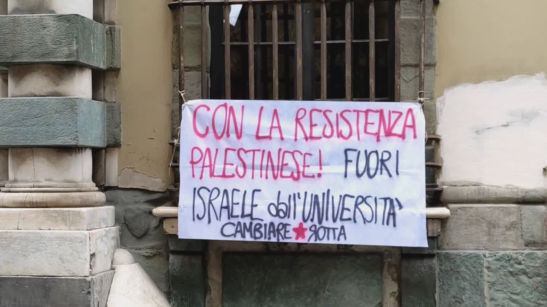 Genova, nuovo presidio di 'Cambiare Rotta' davanti all'università: "Aspettiamo ancora un dialogo con il rettore"