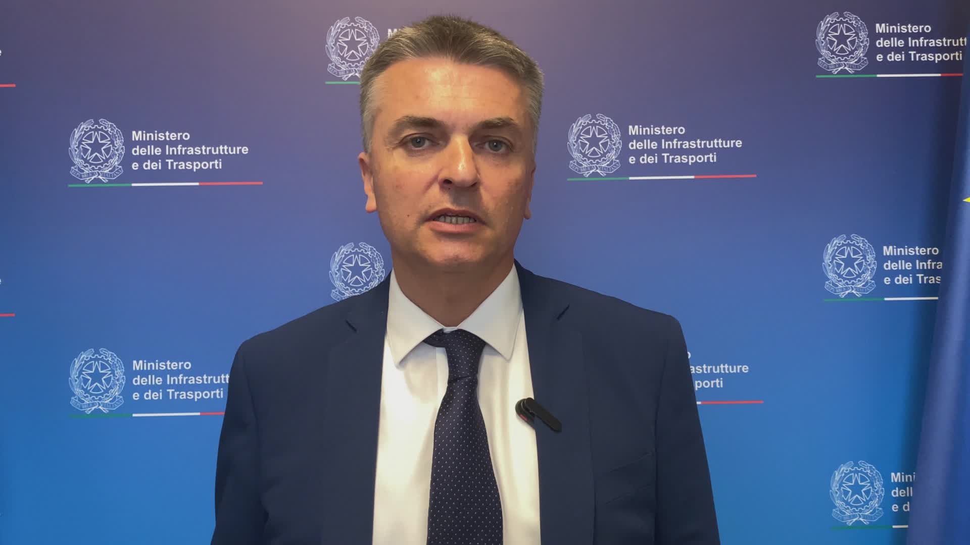 Sospeso lo sciopero dei taxi, il vice ministro Rixi: "Senso di responsabilità da parte della categoria"