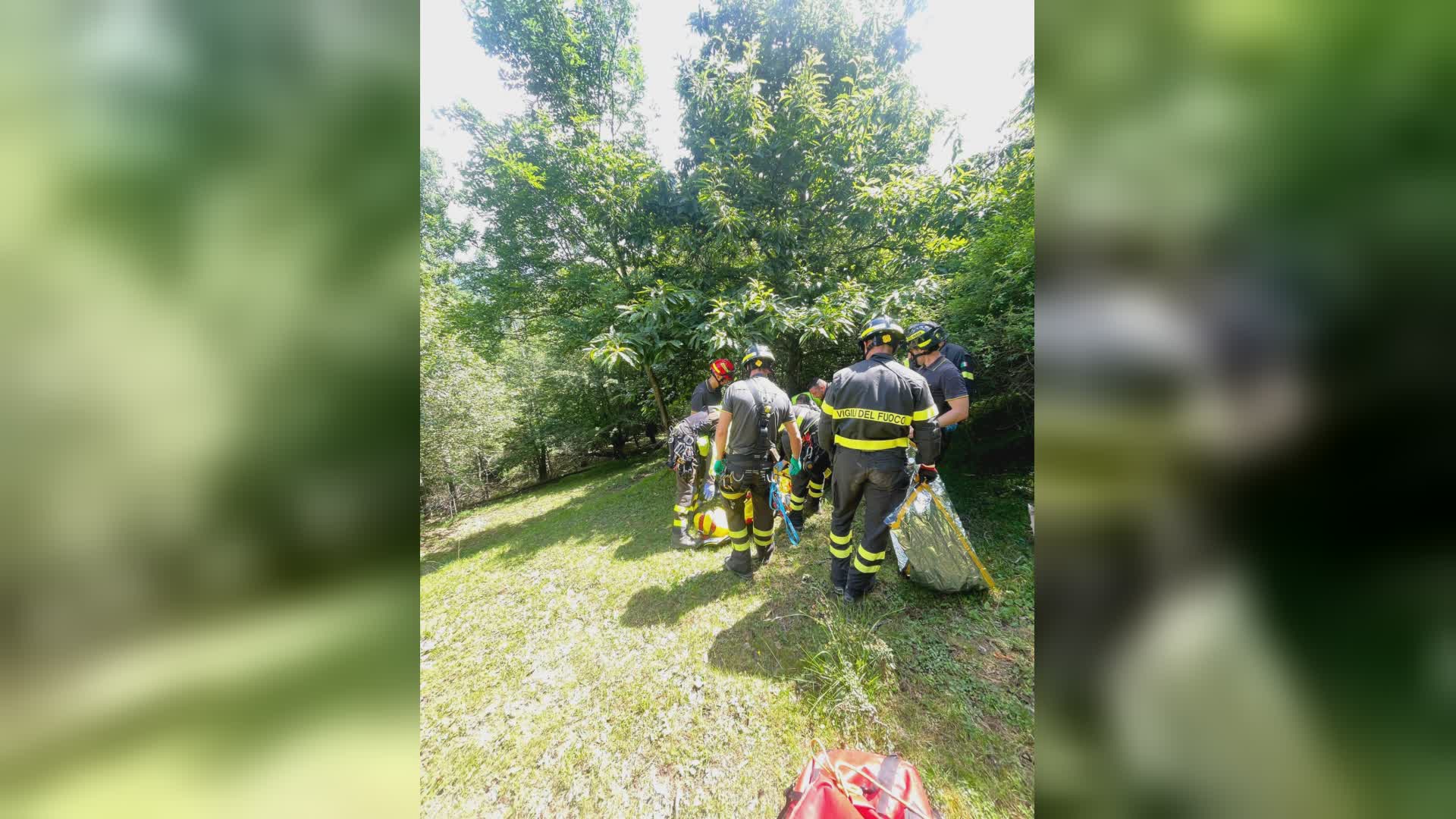 Valbrevenna, ragazzo si ferisce dopo attacco epilettico durante una gita: soccorso dai Vigili del Fuoco