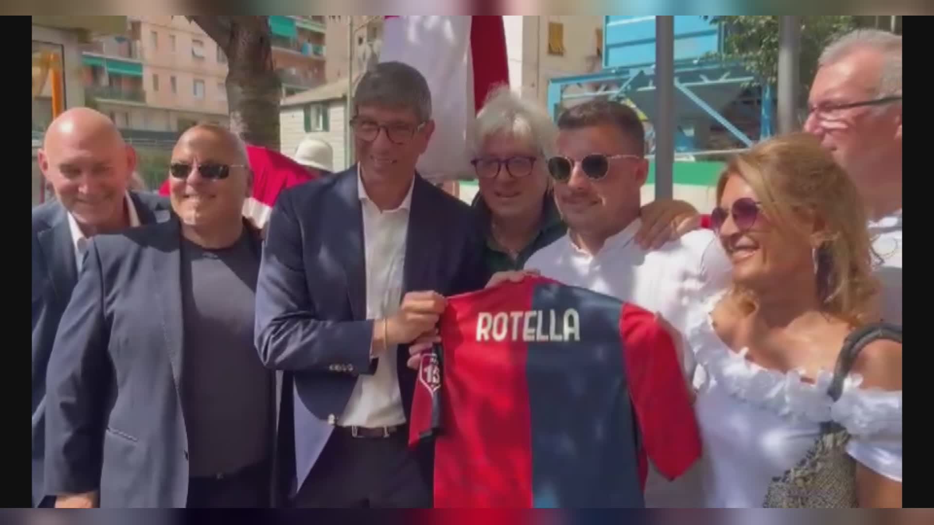 Genoa, scoperta a Quezzi la targa per Franco Rotella. Il figlio Simone: "Umiltà la forza più grande di mio padre"