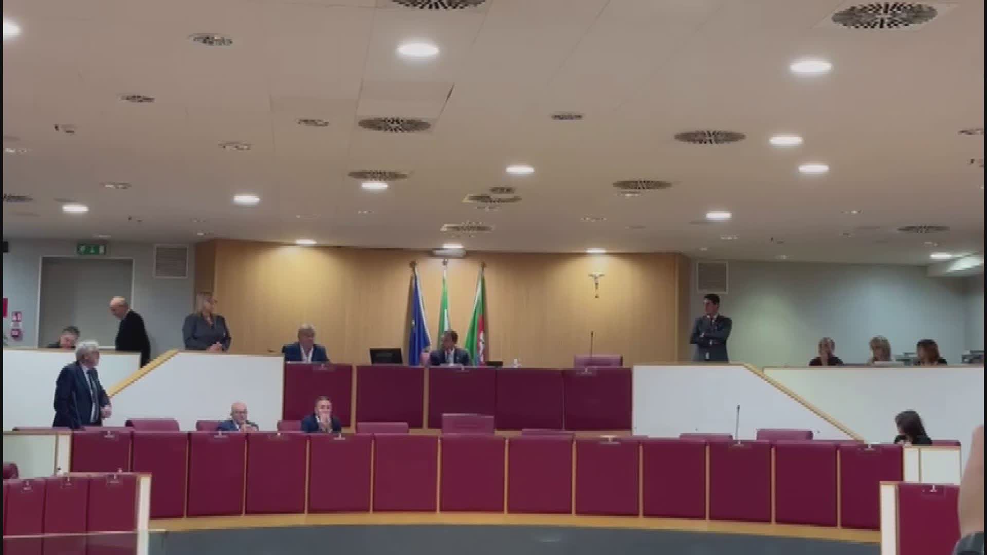 Consiglio regionale, approvato bilancio: polemiche su fondi per la sanità e marketing