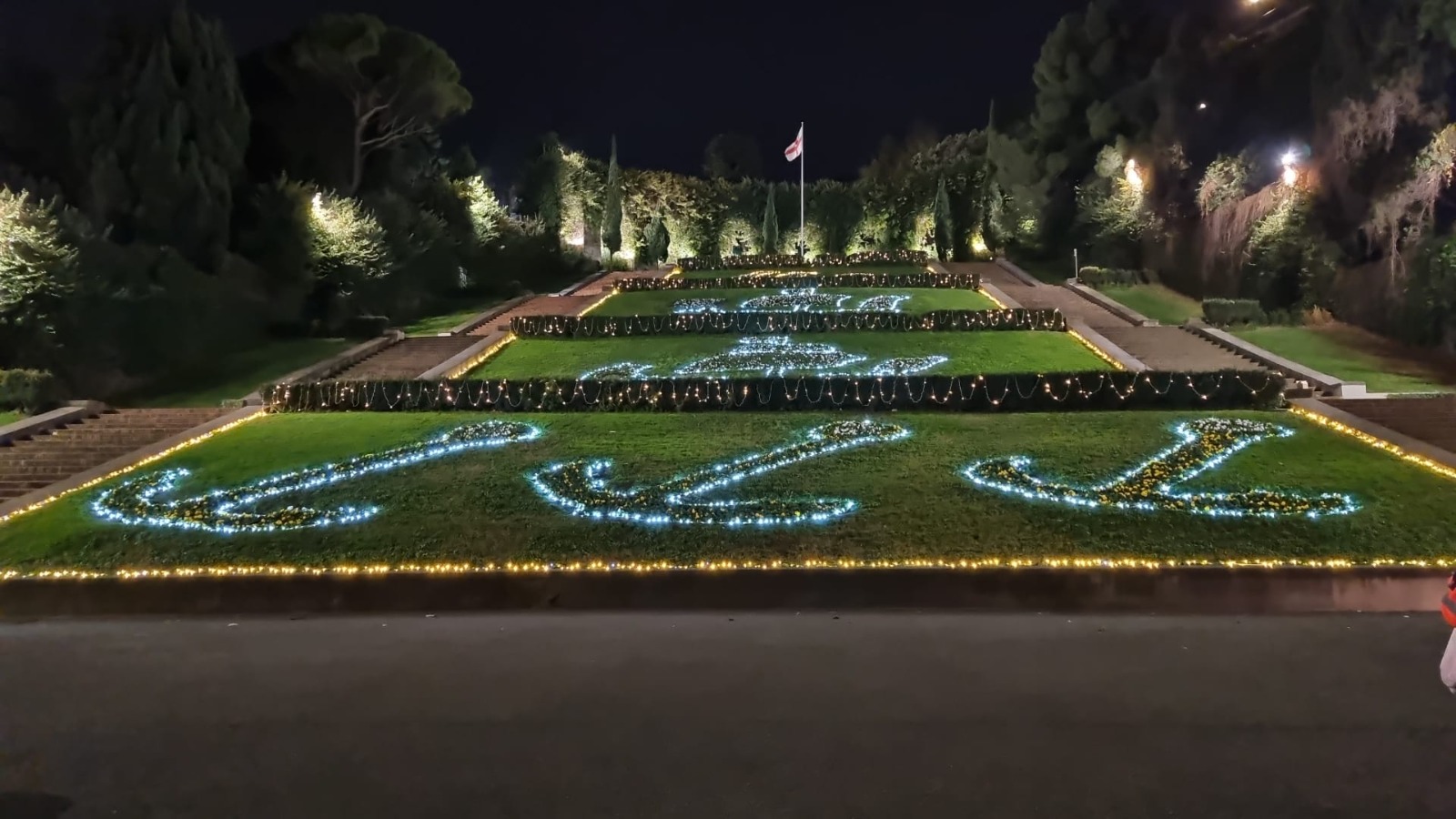 A Genova si accende il Natale, 40 installazioni luminose per tutta la città