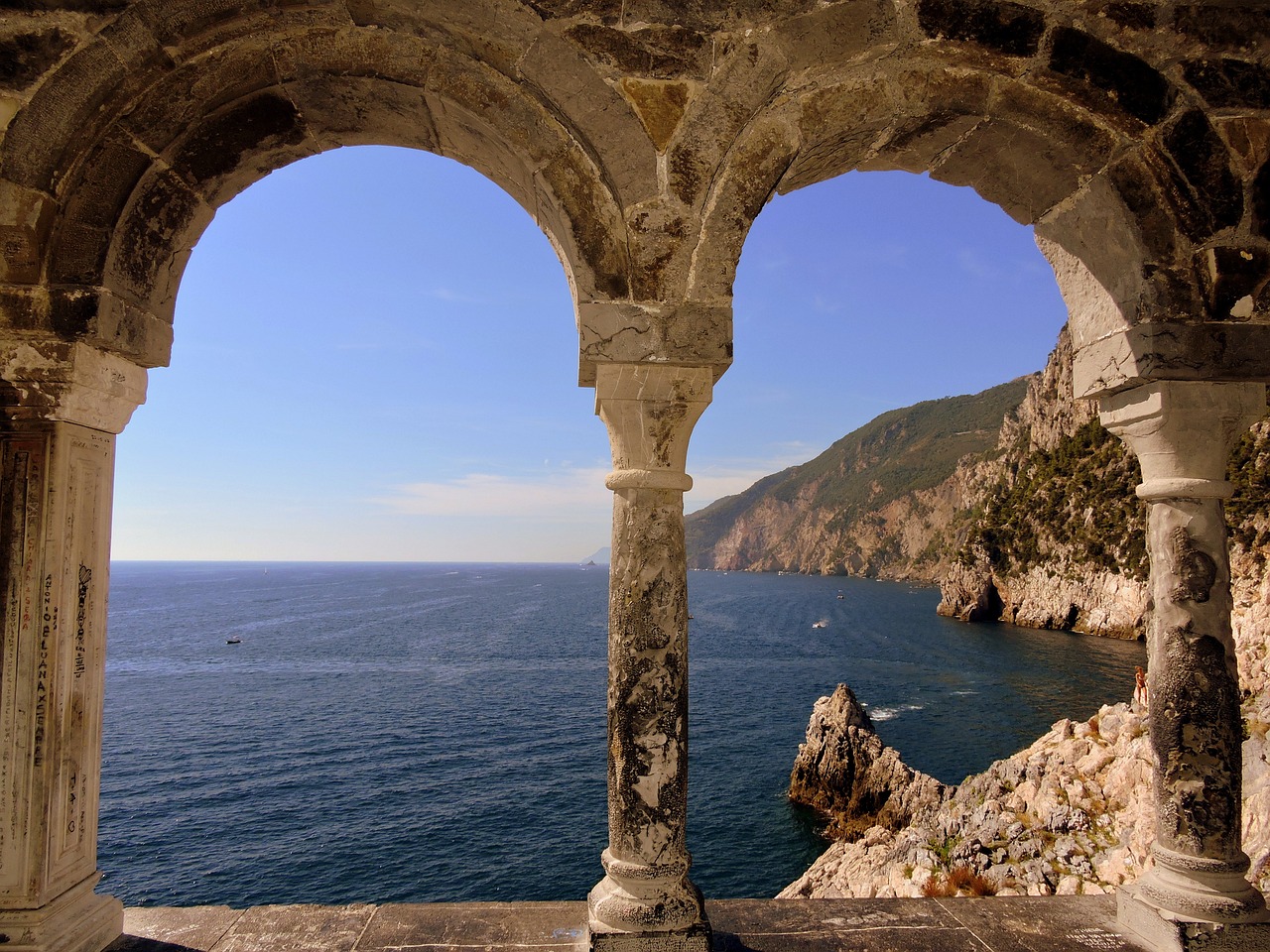 Liguria, oggi sole e clima freddo: attese nubi e piogge deboli nel weekend