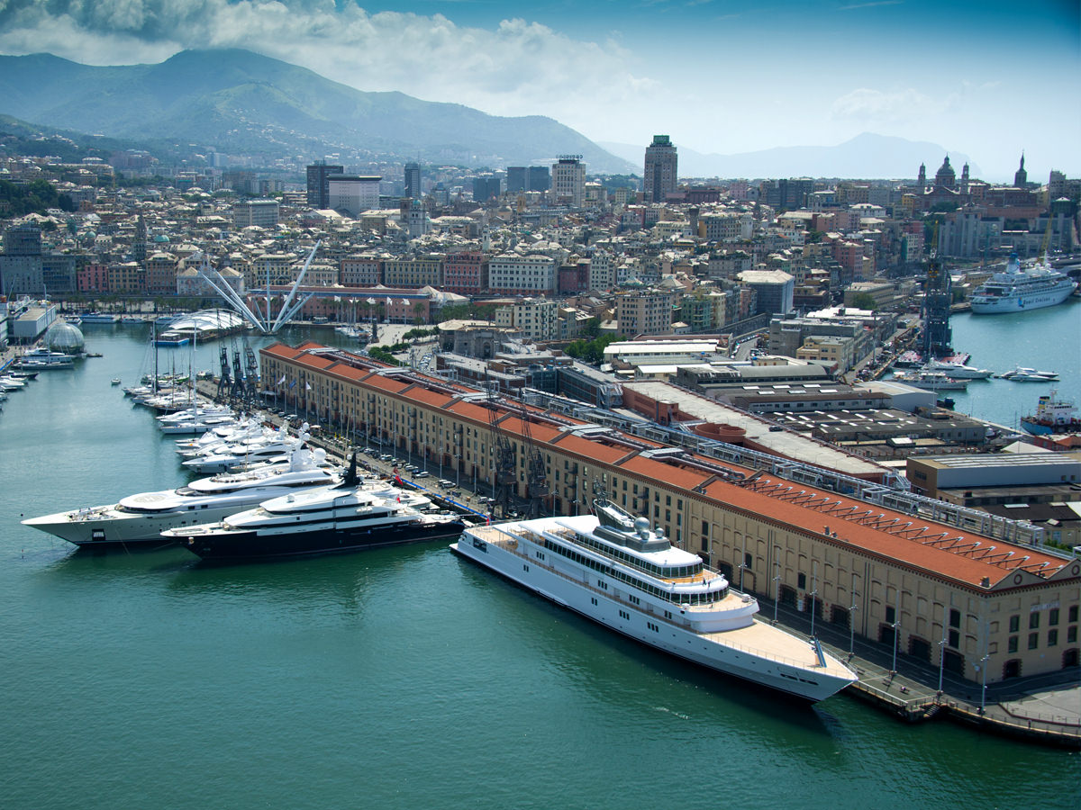Genova, tenta di salire su uno yacht ormeggiato: 35enne denunciato