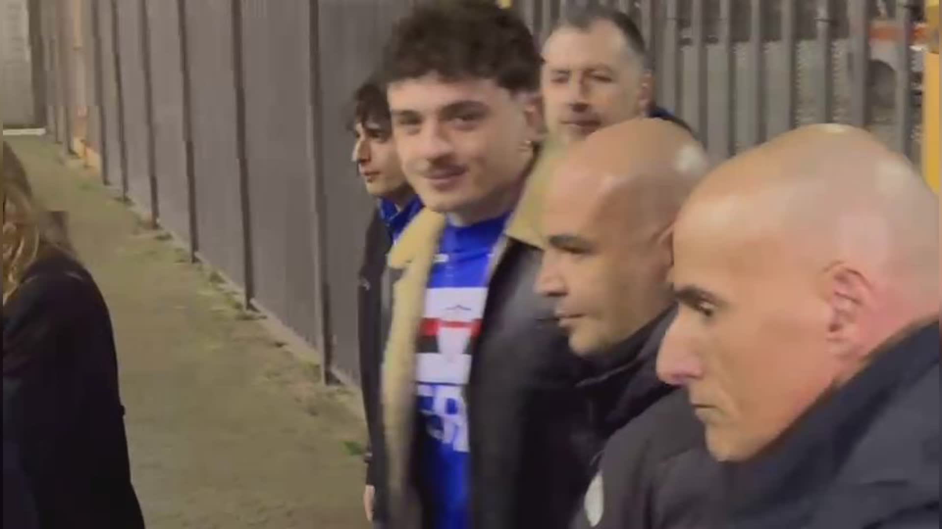 Olly: dopo il trionfo a Sanremo serata d'onore al Ferraris con la sua Sampdoria, tutto lo stadio canta 'Balorda Nostalgia'