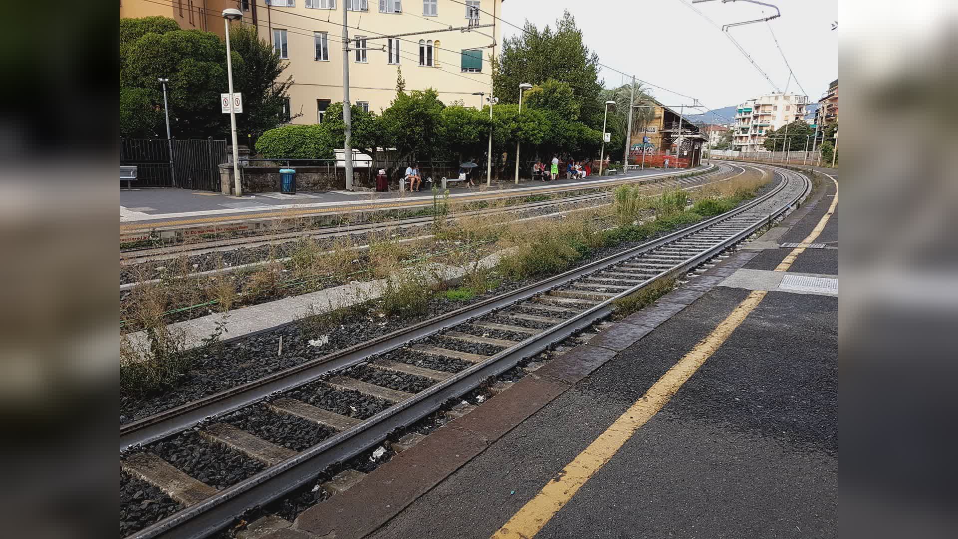Uomo investito da un treno a Genova: circolazione sospesa tra Brignole e Quarto