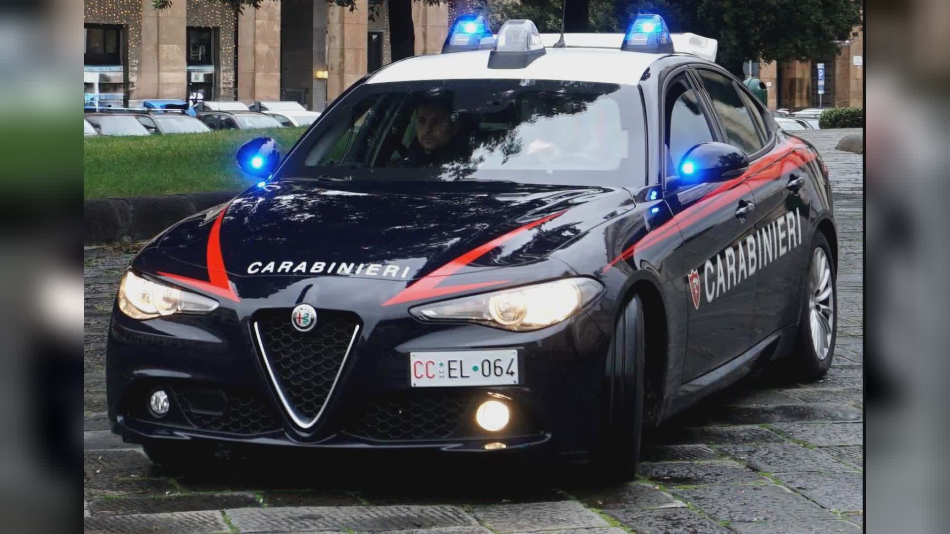 Genova, donna minaccia i Carabinieri con una pistola ad aria compressa