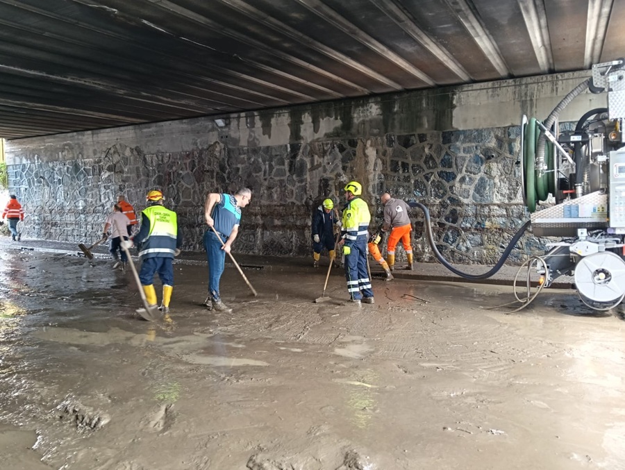 Genova, Piciocchi dopo il nubifragio: "Spalare fango? Ho fatto quel che si doveva fare"