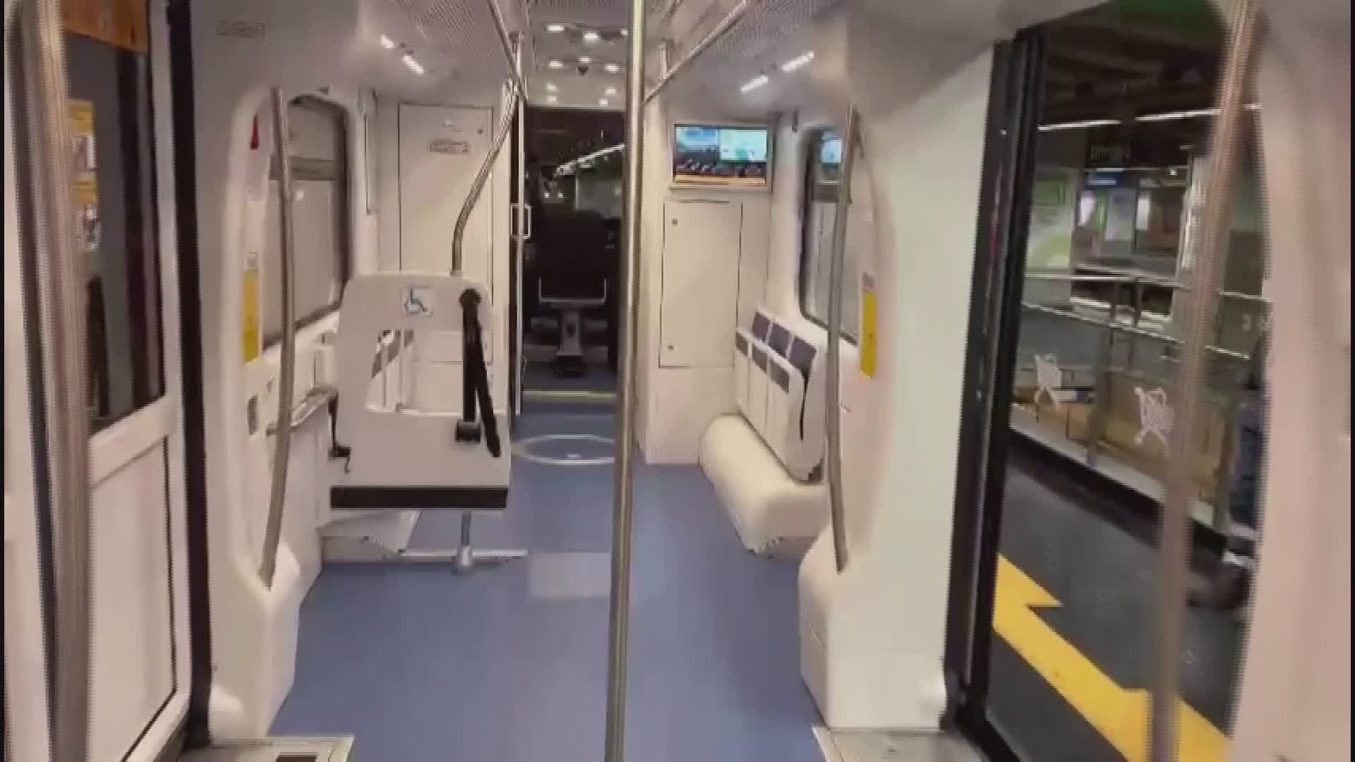 Genova, primo treno di quarta generazione della metro. Scajola "Entro il 2026 l’età media dei treni scenderà sotto i dieci anni"
