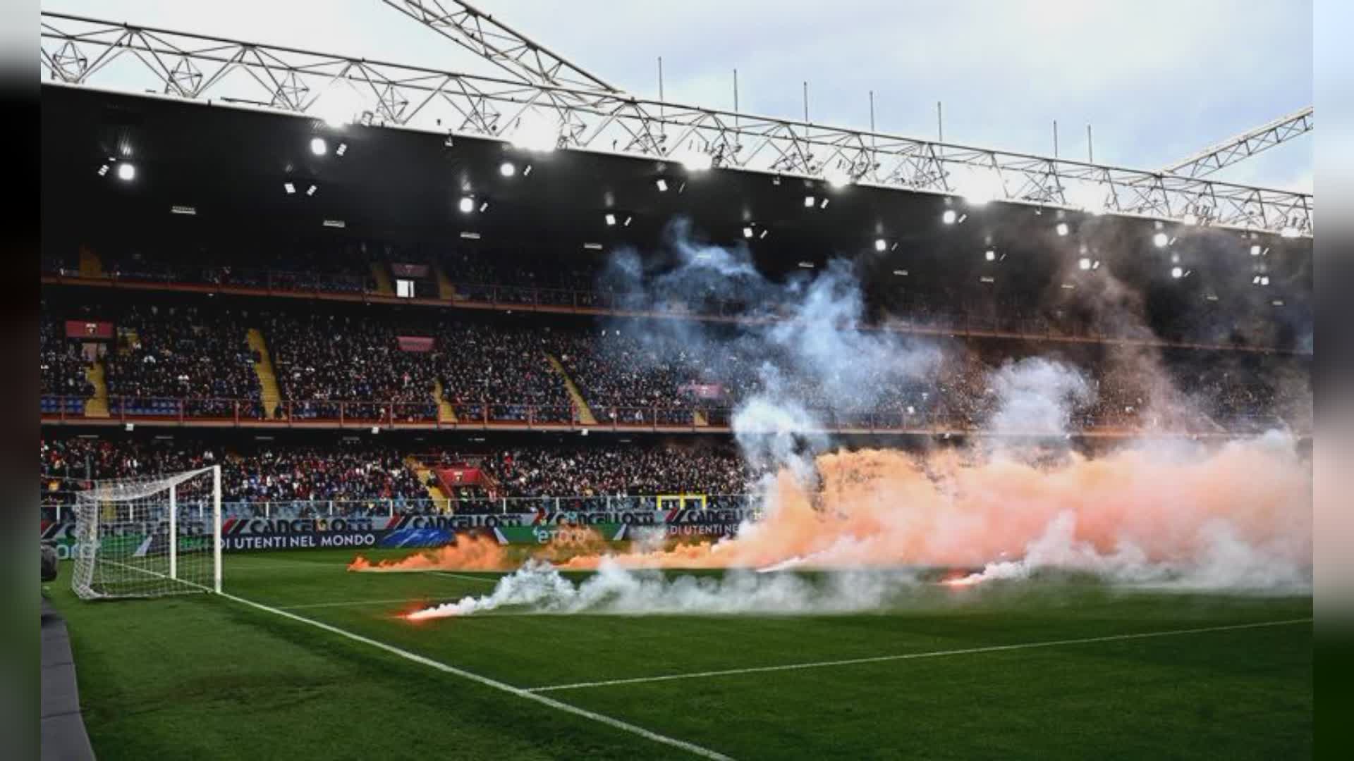 Genoa: i fumogeni costano 25mila euro di ammenda e la diffida, Vieira e Otoa fermati per un turno