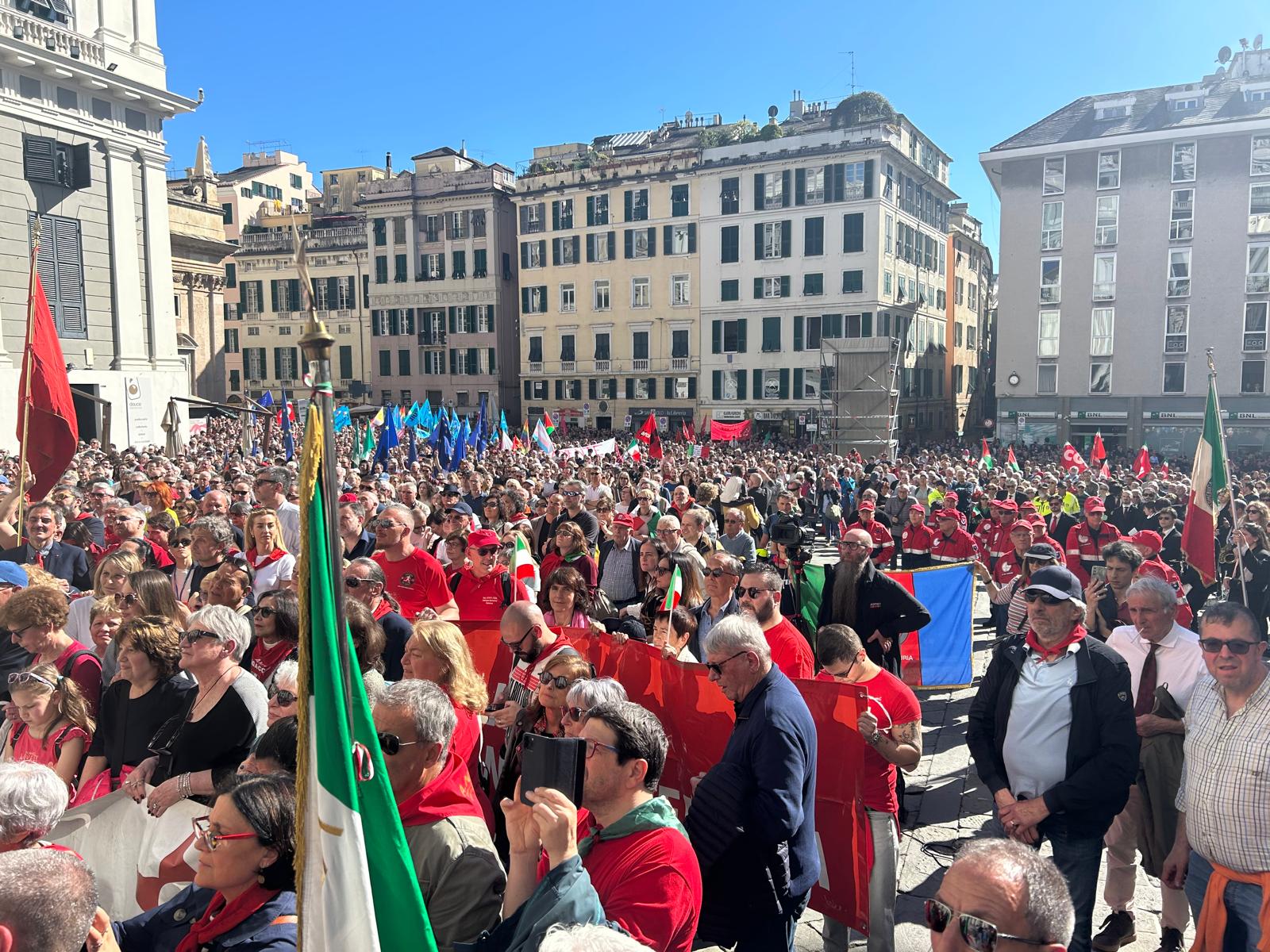 25 aprile, fischi in piazza per Bucci e Piciocchi. Orgoglio Genova: "Dimostrazione d'intolleranza"