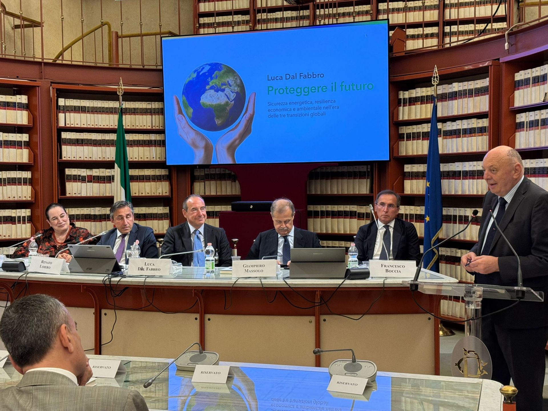 “Proteggere il futuro”, il nuovo saggio di Luca Dal Fabbro: una riflessione su cambiamento globale e strategie per affrontarlo
