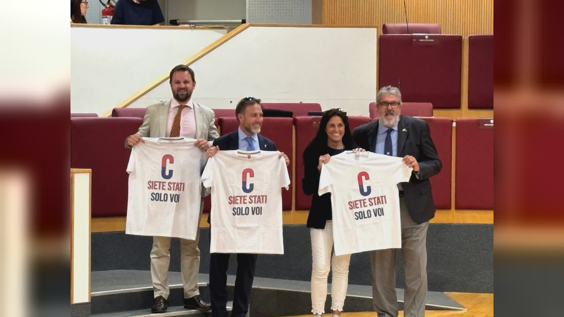 Sampdoria salva, 'vendetta' dei tifosi blucerchiati sugli sfottò genoani anche in Regione: t-shirt ironica di Piana, Bogliolo, Foscolo e Vaccarezza