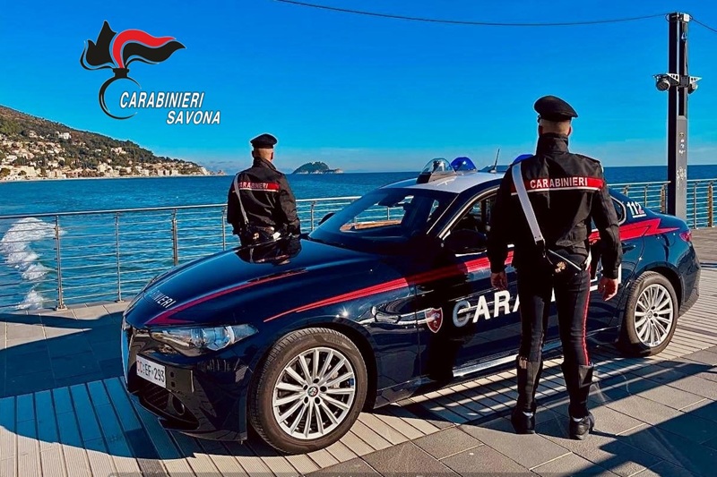 Scippo si trasforma in rapina con inseguimento e aggressione, 25enne arrestato dai carabinieri ad Alassio