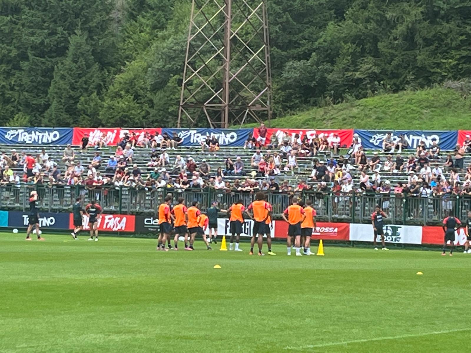 Genoa, affaticamento per Ekuban mentre rientra Cuenca. Pressing dell'Inter su De Winter