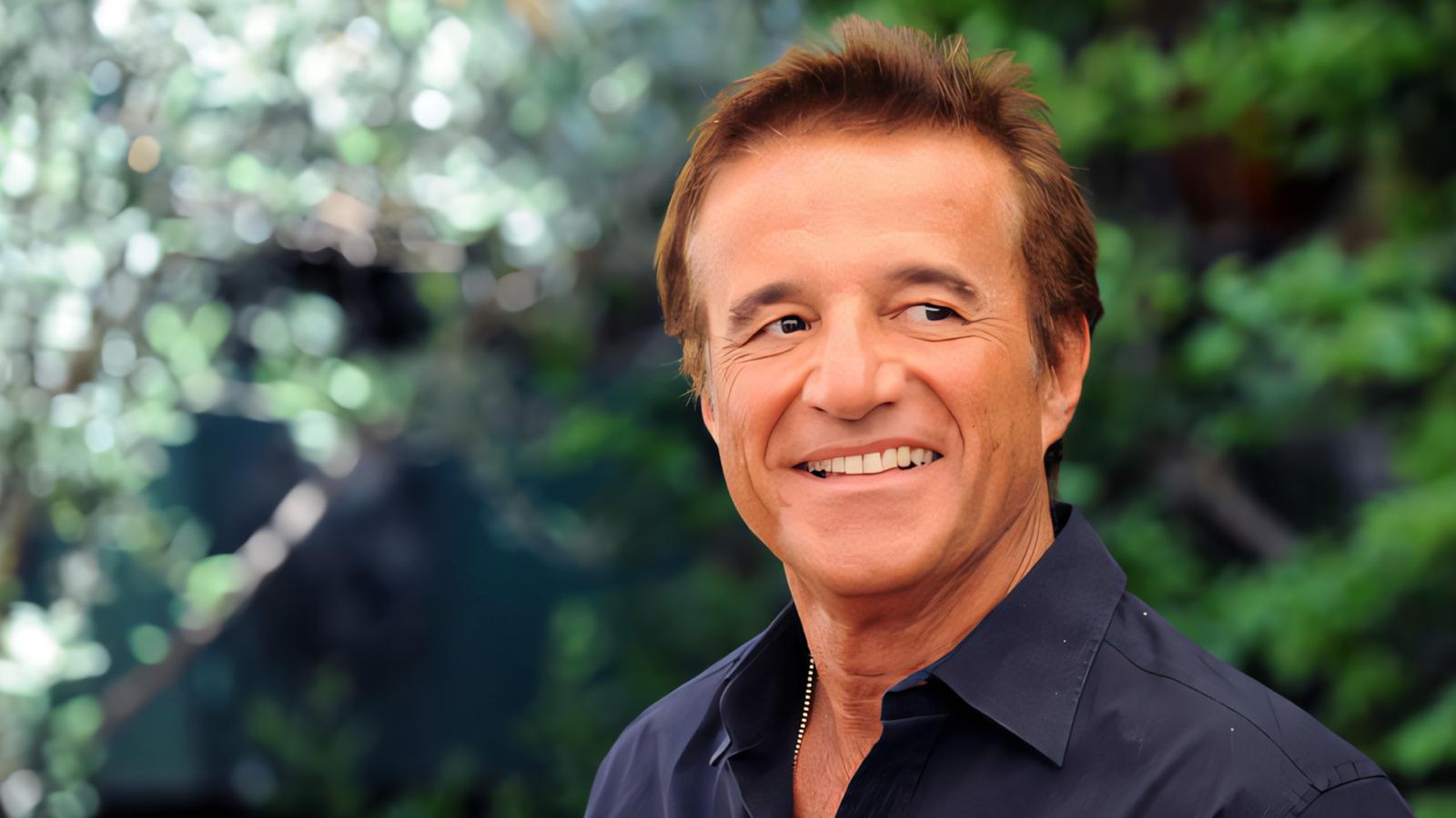 Christian De Sica ad Alassio: Premio alla carriera e firma sul Muretto dei "grandi"