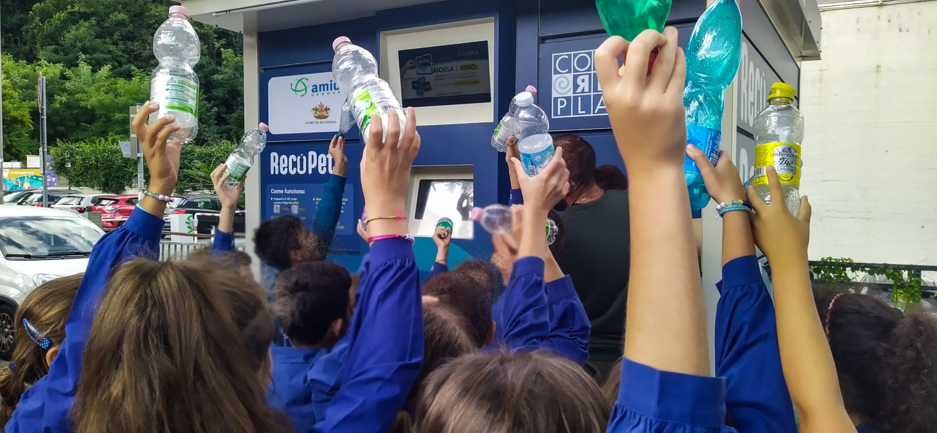 Pontedecimo, inaugurato un nuovo ecocompattatore RecoPet