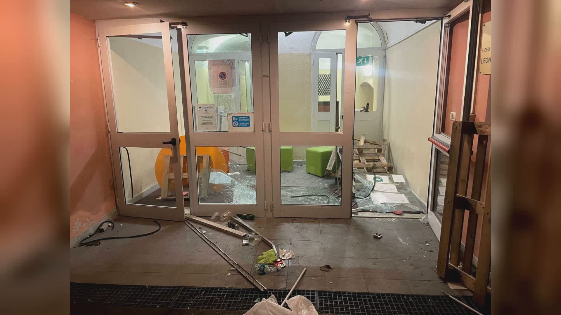 Raid vandalico al 'Da Vinci', sottosegretario Prisco: “Nessun elemento che indichi una matrice di destra”