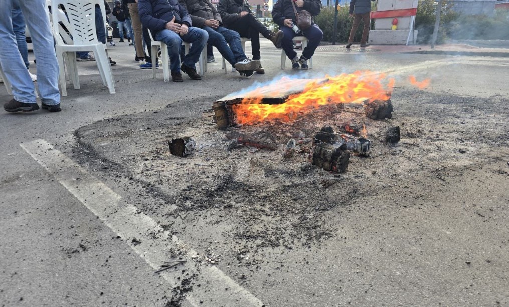 Ex Ilva: nuova assemblea, resta il presidio alla stazione di Cornigliano in attesa del vertice a Roma