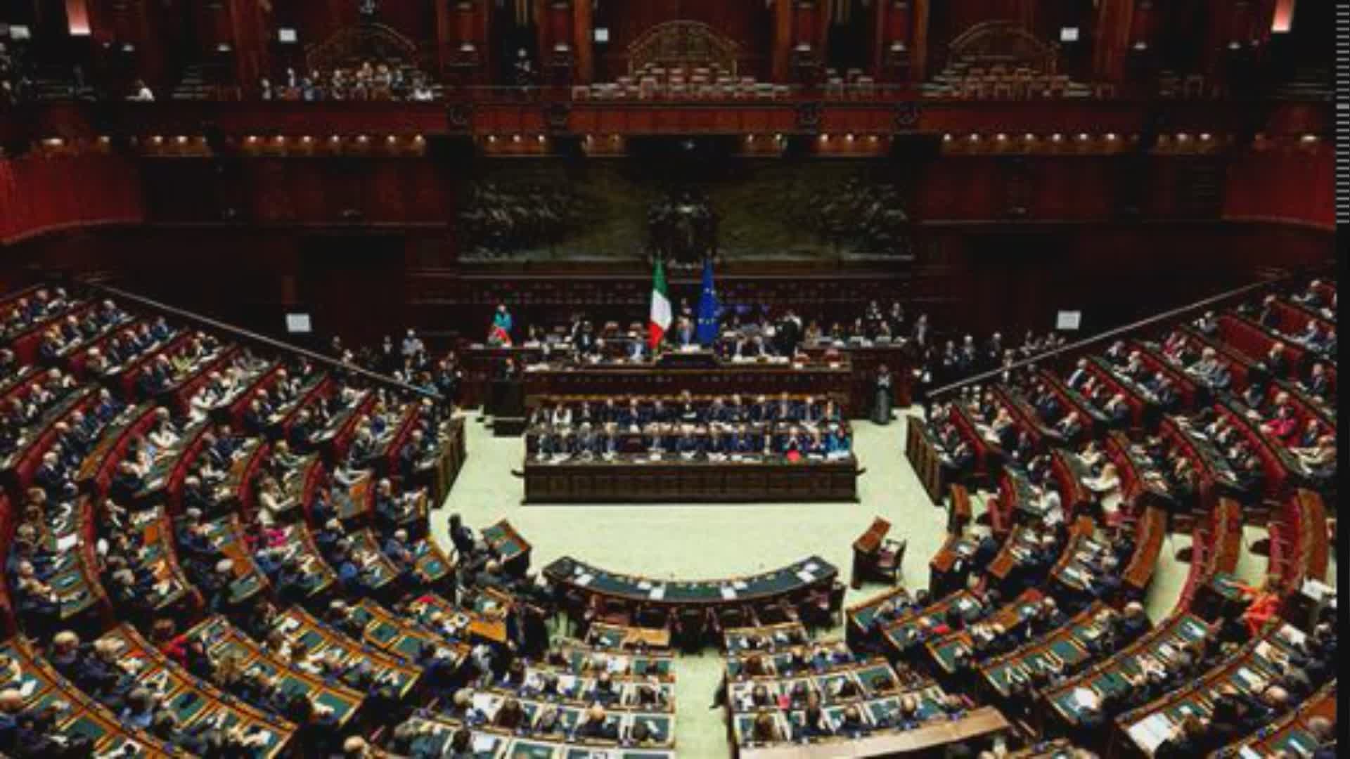 Fondi a Hamas, bagarre in Parlamento: FdI chiede informativa, AVS e Pd al contrattacco