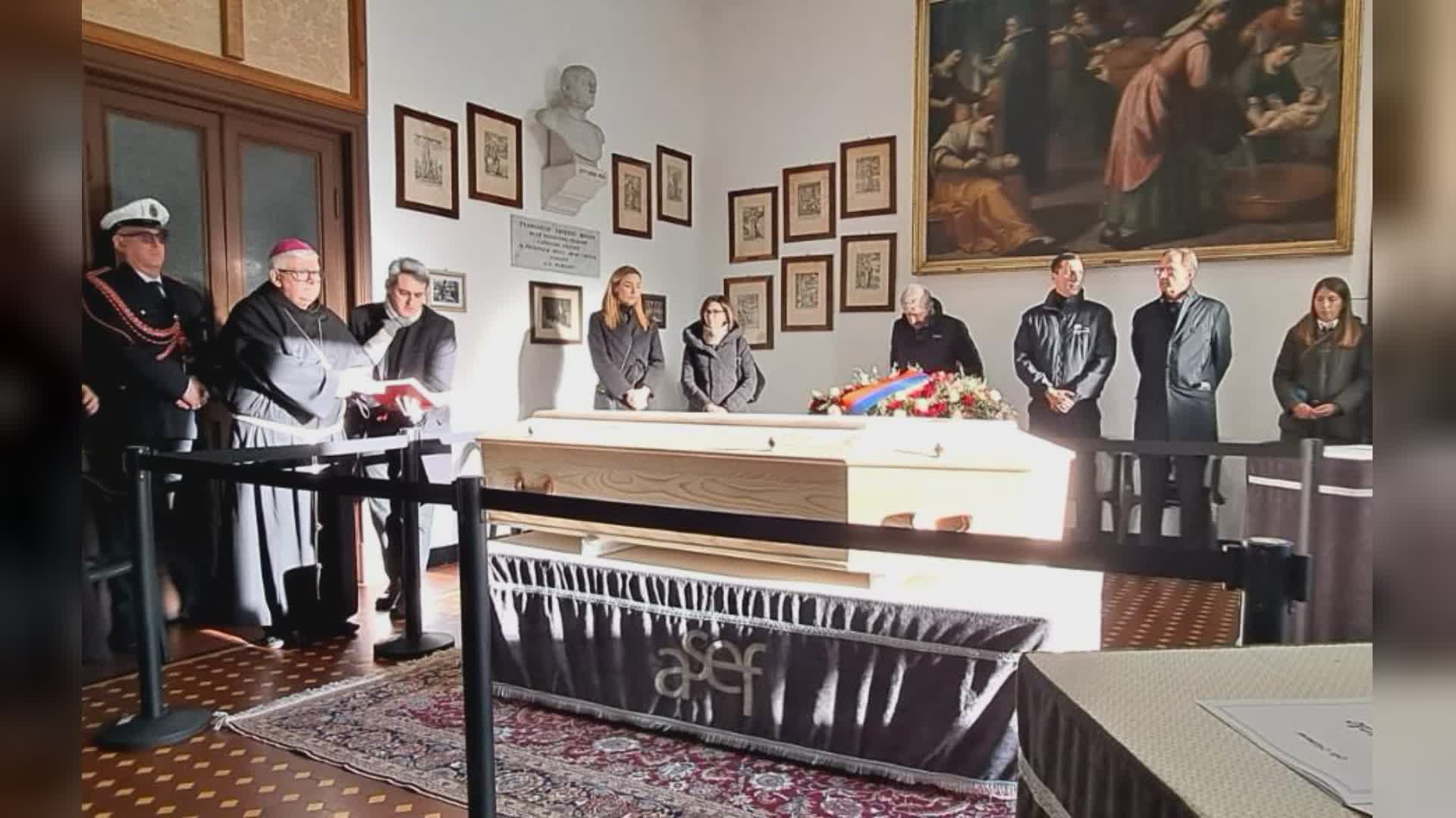 Genova rende omaggio a Emanuele Galeppini, aperta la camera ardente al San Martino. Bucci e Salis: "Vicini ai familiari"