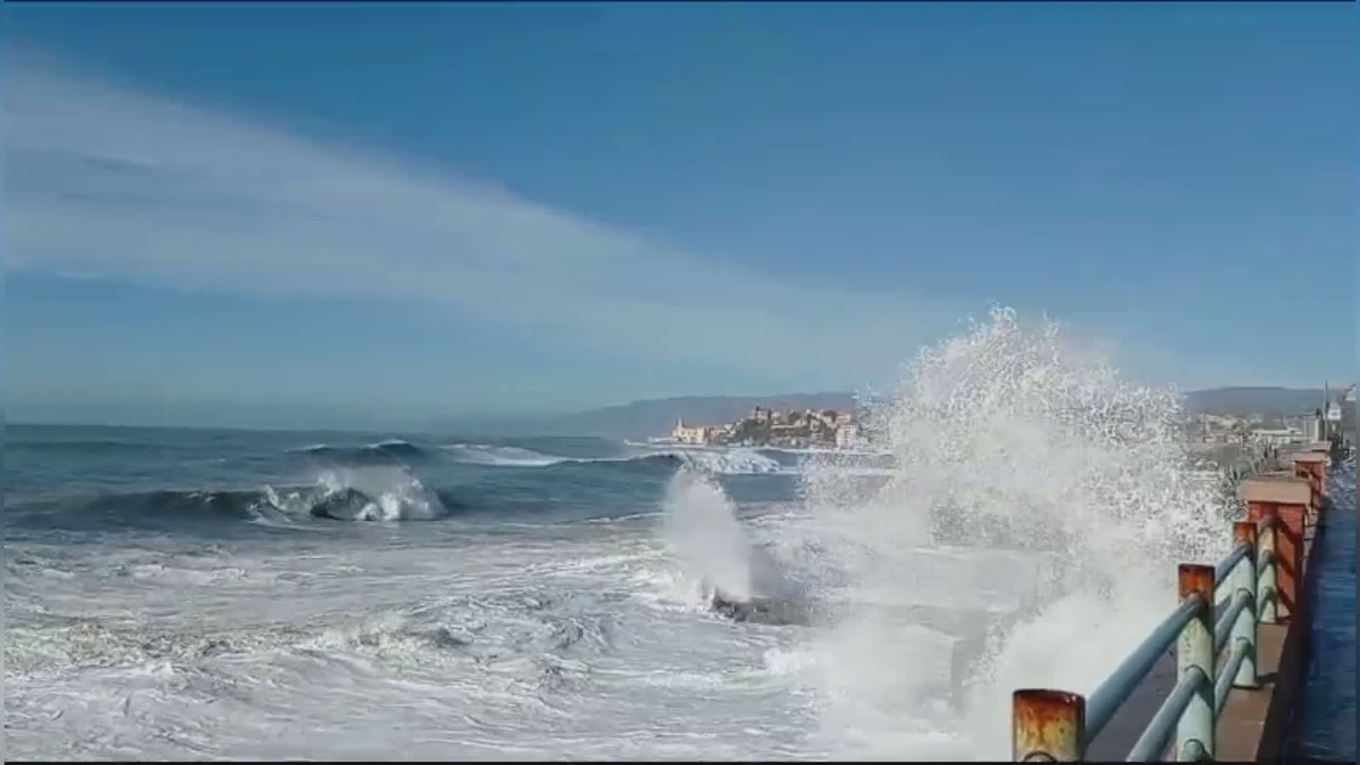 Emanato avviso meteo: giovedì previste mareggiate intense