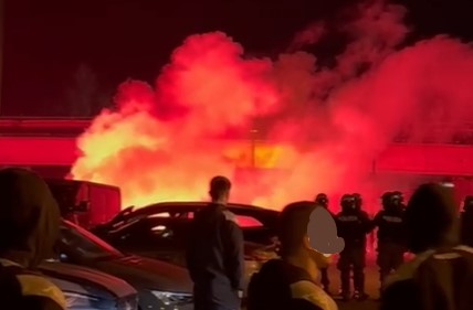 Spezia contestato dagli ultras: dieci poliziotti feriti durante gli scontri al centro sportivo