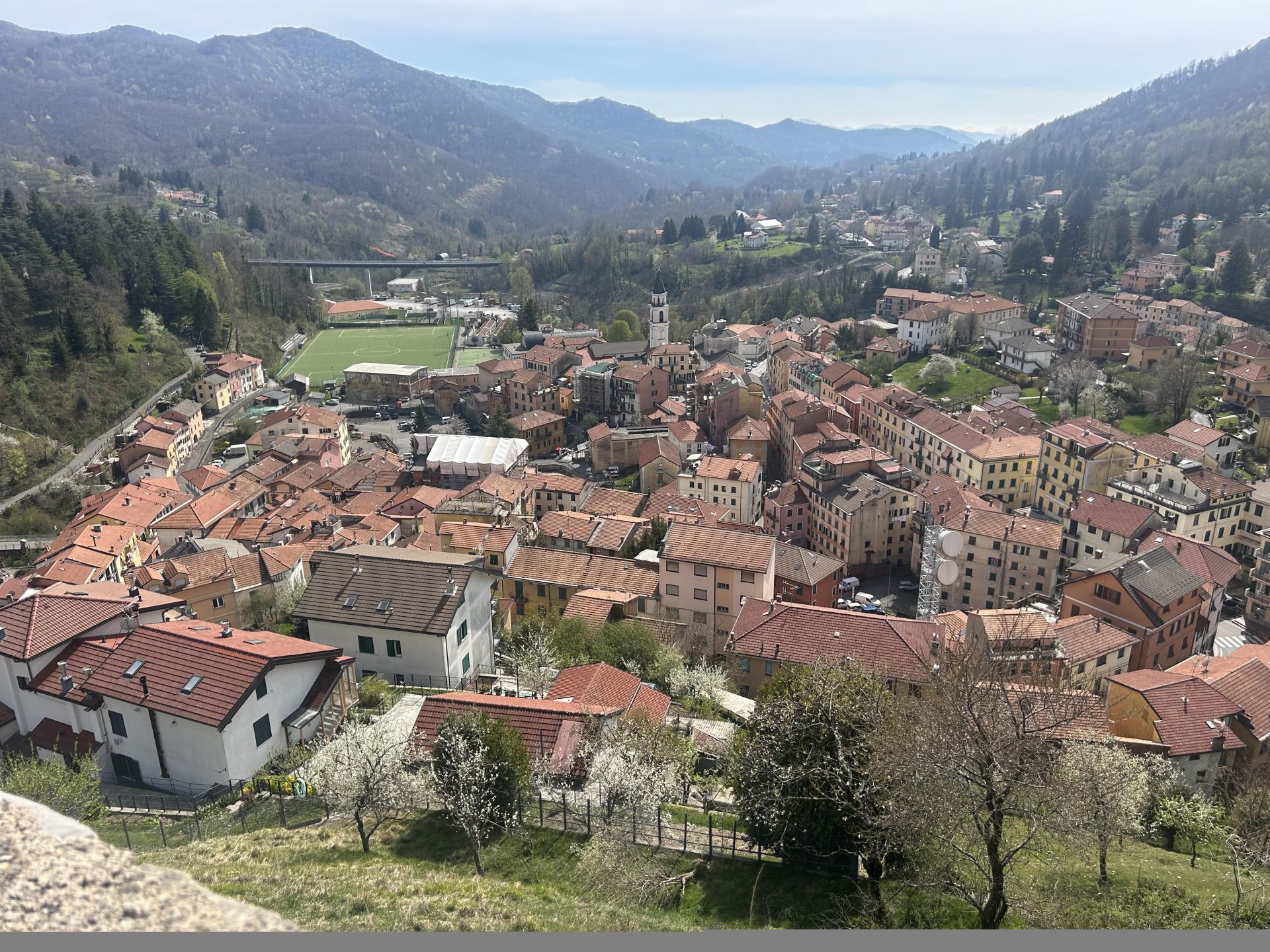 Benvenuti in Liguria in Valtrebbia: la sfida dei canestrelletti tra l'assessore Alessio Piana e il Cucinosofo