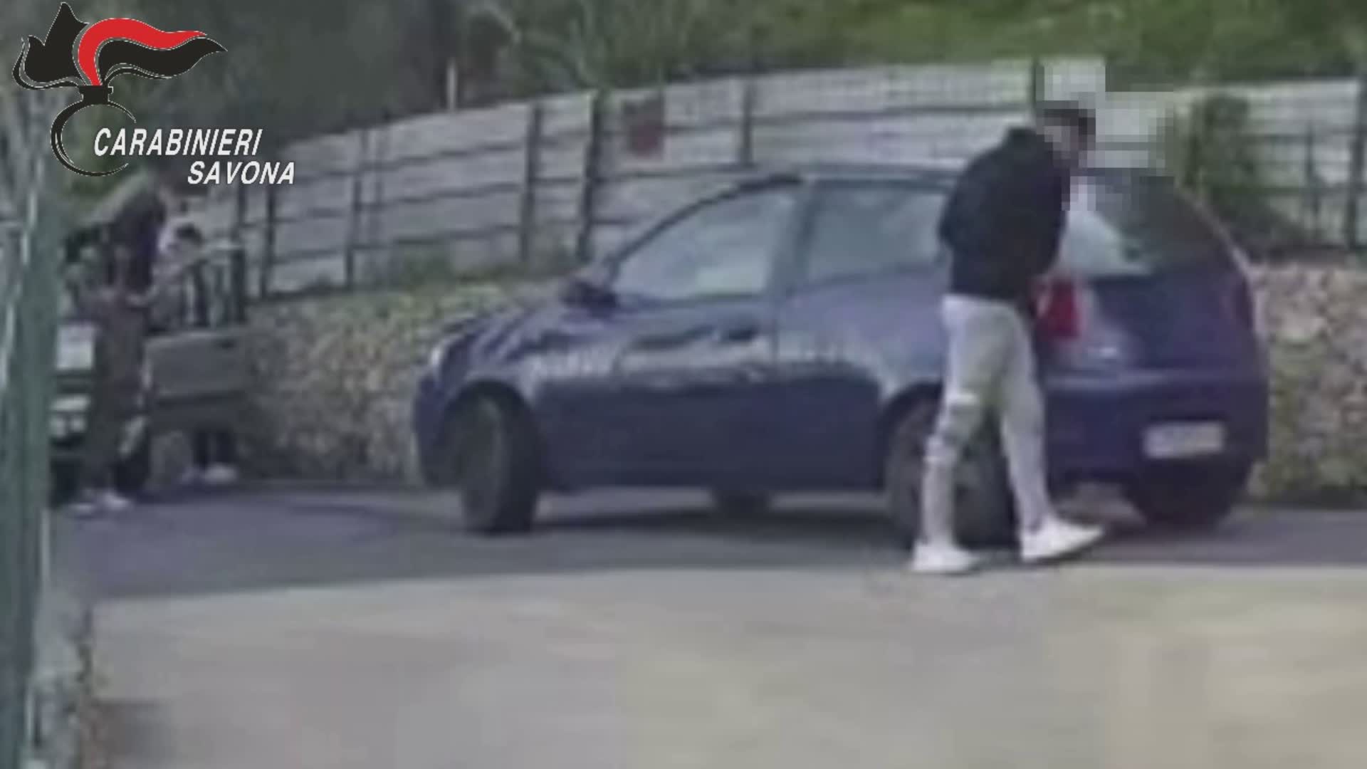 Loano, extracomunitario guida con patente sospesa, provoca incidente e minaccia le vittime: "Prendo un coltello"