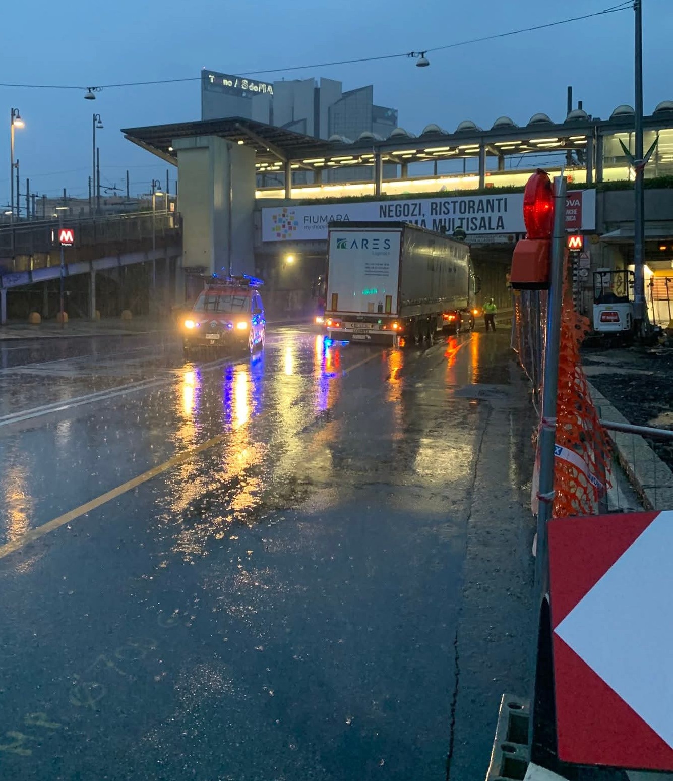 Genova, camion bloccato nel tunnel di Brignole. Viabilità ristabilita