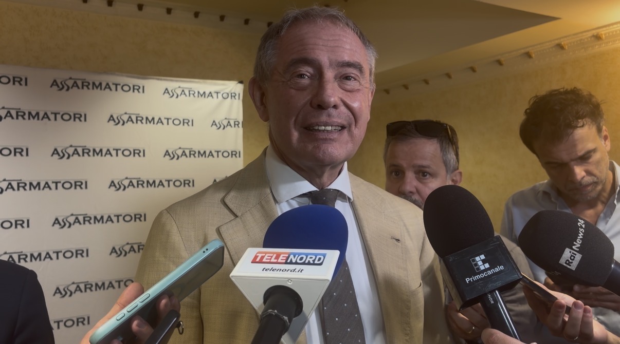 Ex Ilva, Urso: “Lo Stato non può dare altre risorse oltre i 390 milioni autorizzati dall’Ue, ora tutti si assumano le proprie responsabilità”