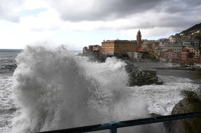 Genova e Liguria, stop al caldo ma arriva il maltempo: temporali, grandine e raffiche di vento oltre i 90 km/h