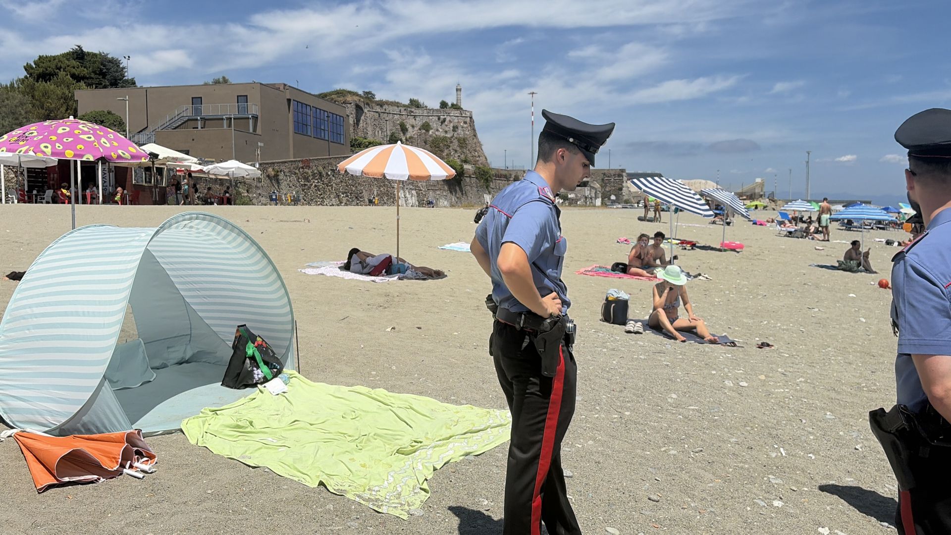 Savona, morto in nottata l'uomo accoltellato in spiaggia. L'aggressore si è costituito a Milano