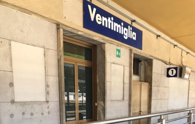 Ventimiglia, fermati al confine con un orologio da 75 mila euro rubato in Toscana: due arresti