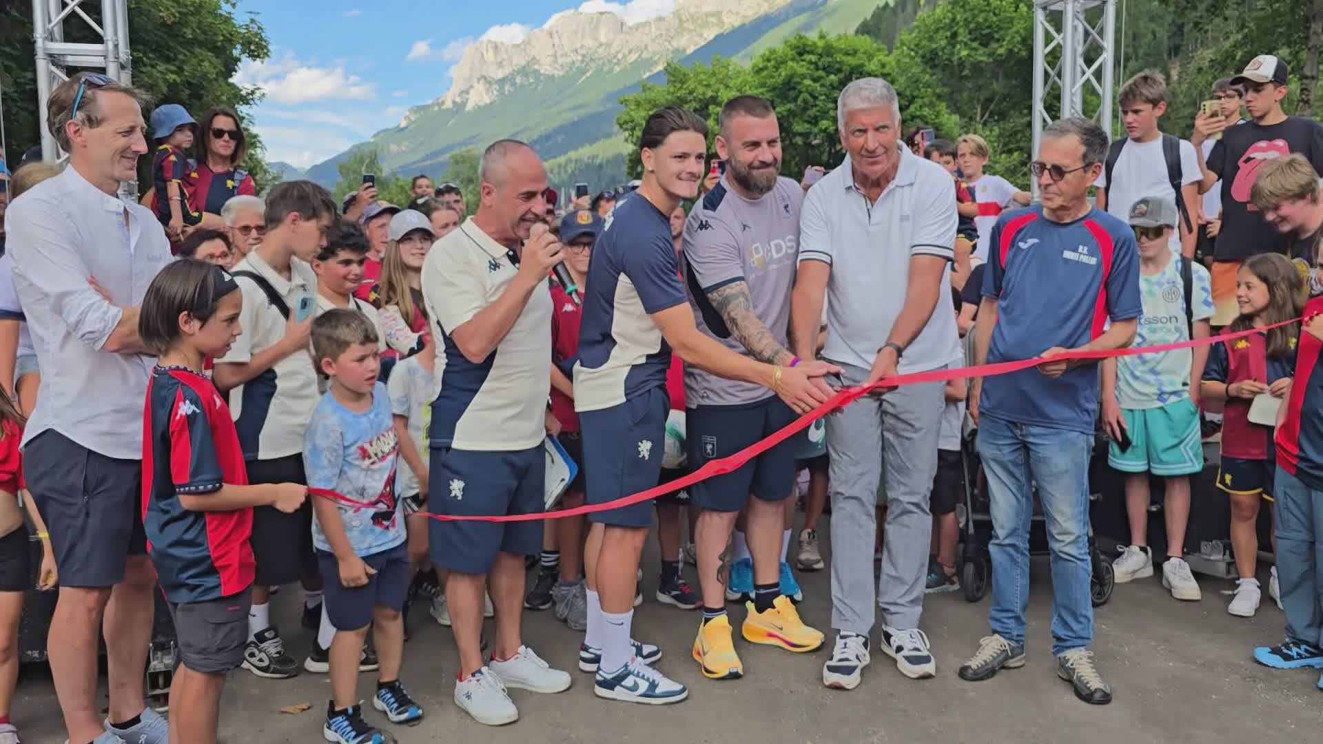 Genoa, De Rossi ai tifosi a Moena: "Incoraggiate i giocatori se sbagliano perché li faremo correre tanto". Via libera per Traorè
