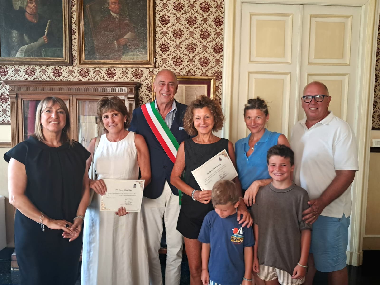 Quarant'anni di vacanze ad Alassio: il Comune premia due turiste affezionate di Lissone