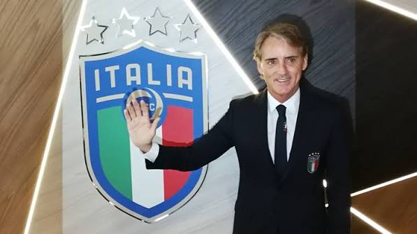 Nazionale, torna in panchina Roberto Mancini. Scelto Claudio Ranieri come direttore tecnico