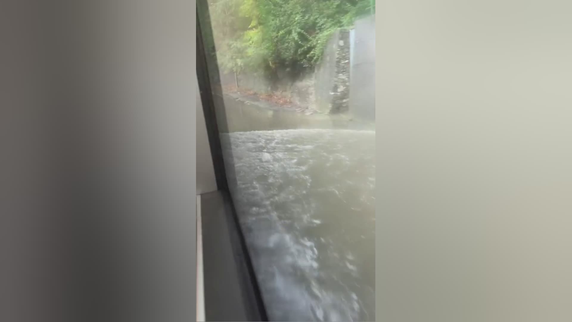 Genova, auto costrette all'inversione di marcia a Borzoli e Fegino: transita solo l'autobus