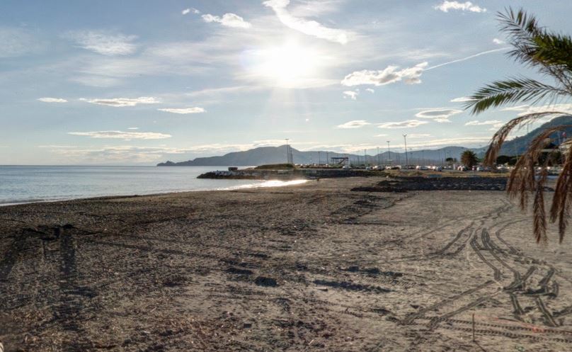 Malore mentre fa il bagno, uomo di 79 anni muore a Chiavari: altra tragedia in mare