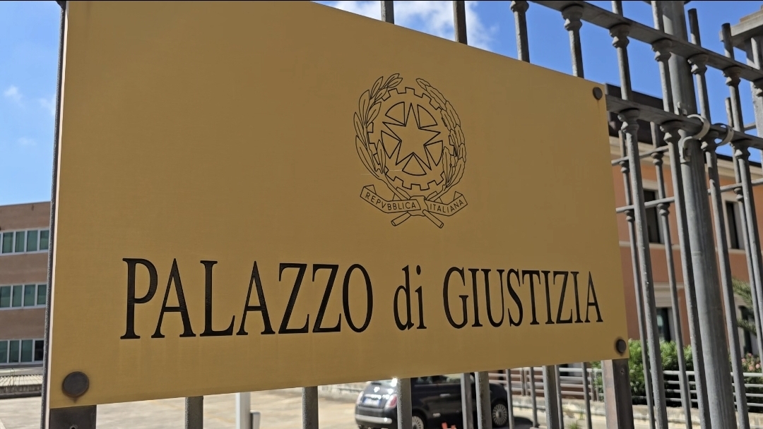 Imperia, tenta violenza su una minorenne: il giudice lo scarcera perché "pentito". Esplode la polemica