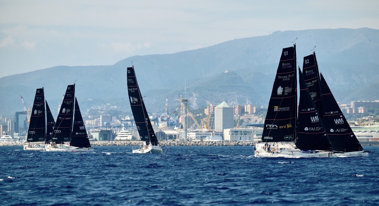 Al via da Genova la sesta edizione del Marina Militare Nastro Rosa Veloce: 1560 miglia verso Trieste