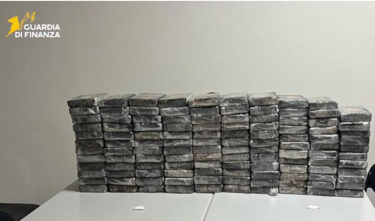 Genova, GdF: 128 kg di cocaina sequestrati al porto di Pra', valevano 70 milioni
