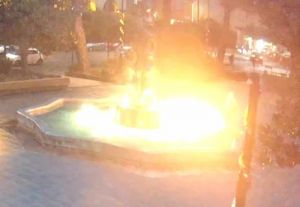La Spezia, getta benzina e dà fuoco a una fontana "per festeggiare capodanno"