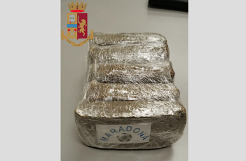 Genova, cocaina e hashish "Maradona" pronta per lo spaccio: arrestati tre pusher