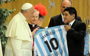 Papa Francesco: "Maradona in campo era un poeta"