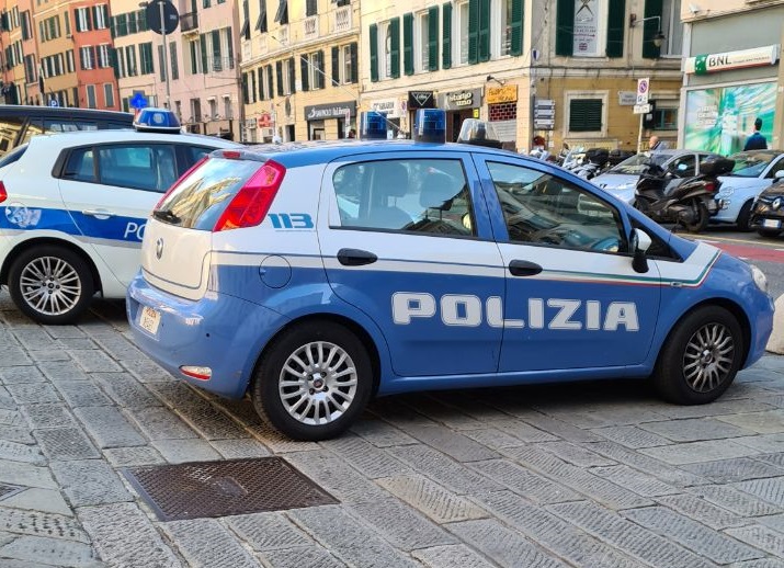 Genova, aggredisce il nonno per rientrare in casa: arrestato 19enne