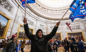 Scene da colpo di stato a Washington: sostenitori di Trump assaltano il Congresso